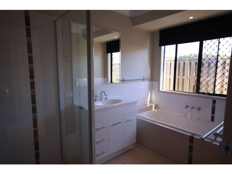 28 Faraday Crescent, Pacific Pines QLD 4211