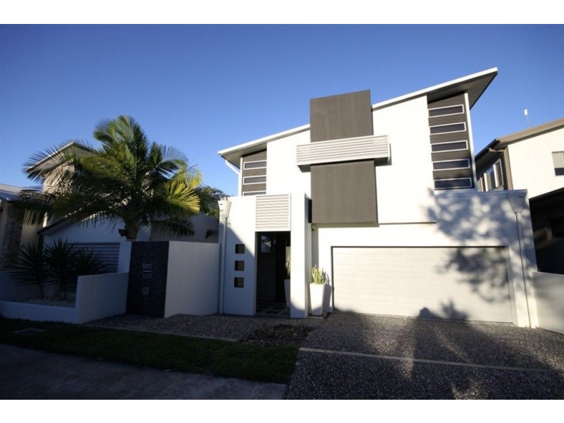 10 Moyenne Crescent, Varsity Lakes QLD 4227