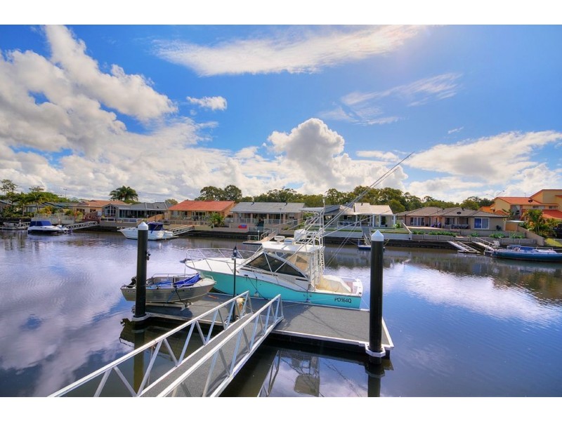 75 Pebble Beach Drive, Runaway Bay QLD 4216