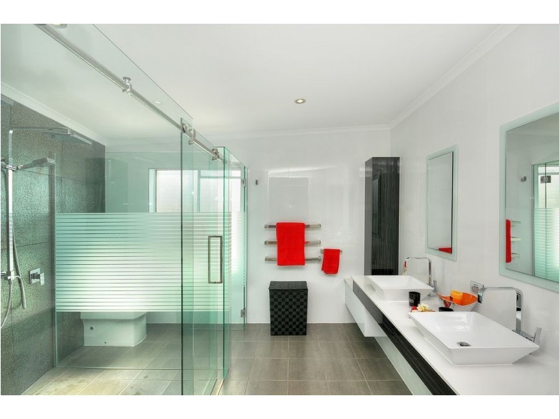 75 Pebble Beach Drive, Runaway Bay QLD 4216