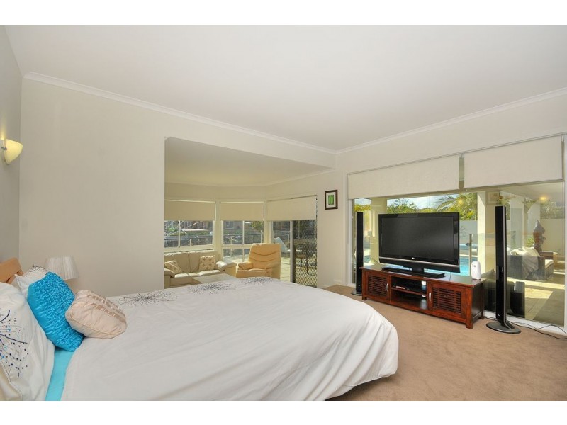 75 Pebble Beach Drive, Runaway Bay QLD 4216