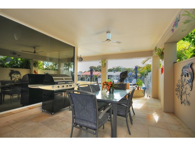 75 Pebble Beach Drive, Runaway Bay QLD 4216