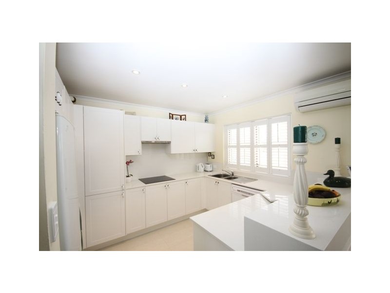 12/106 Bayview Street, Runaway Bay QLD 4216