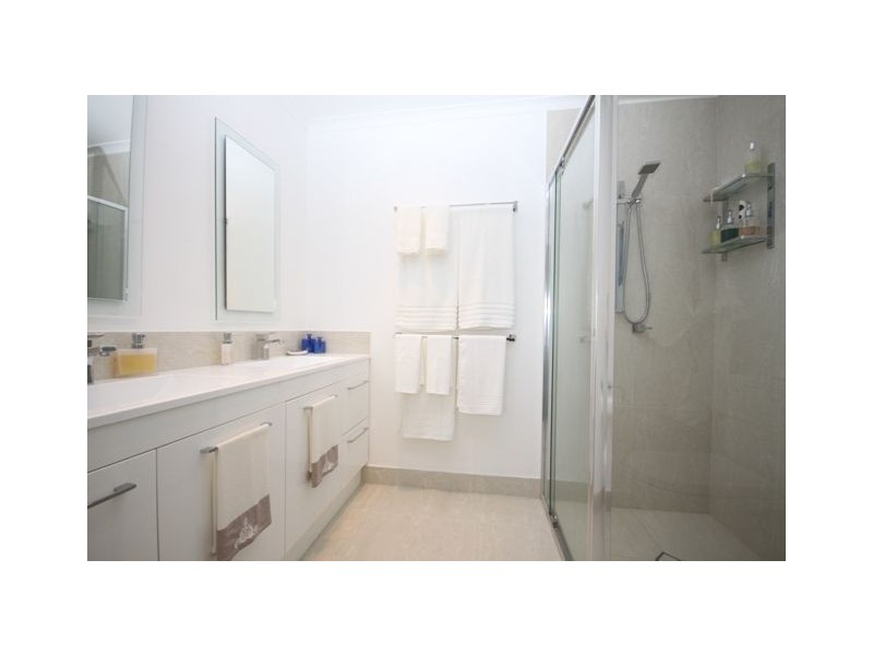 12/106 Bayview Street, Runaway Bay QLD 4216