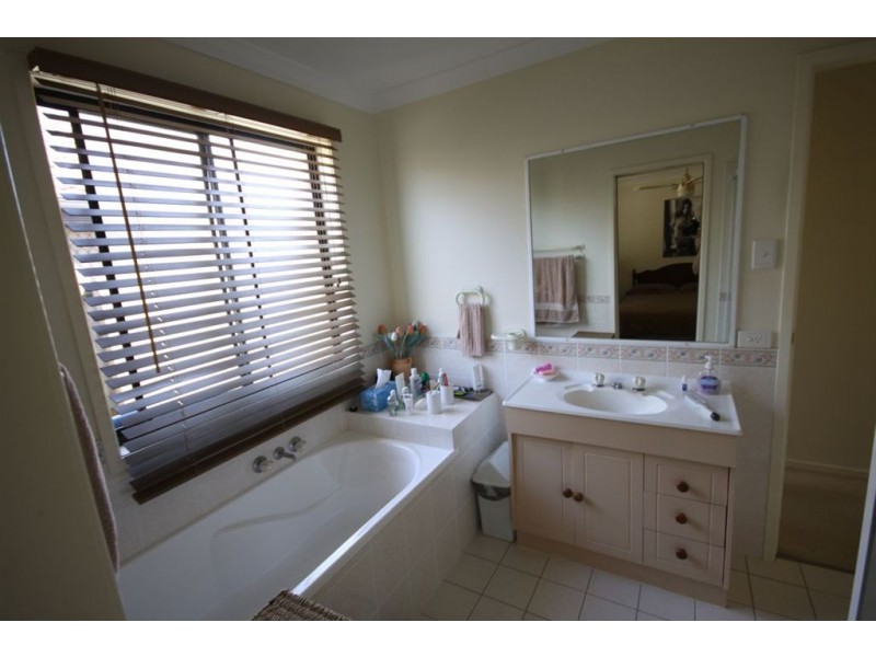 122 Sidney Nolan Drive, Coombabah QLD 4216