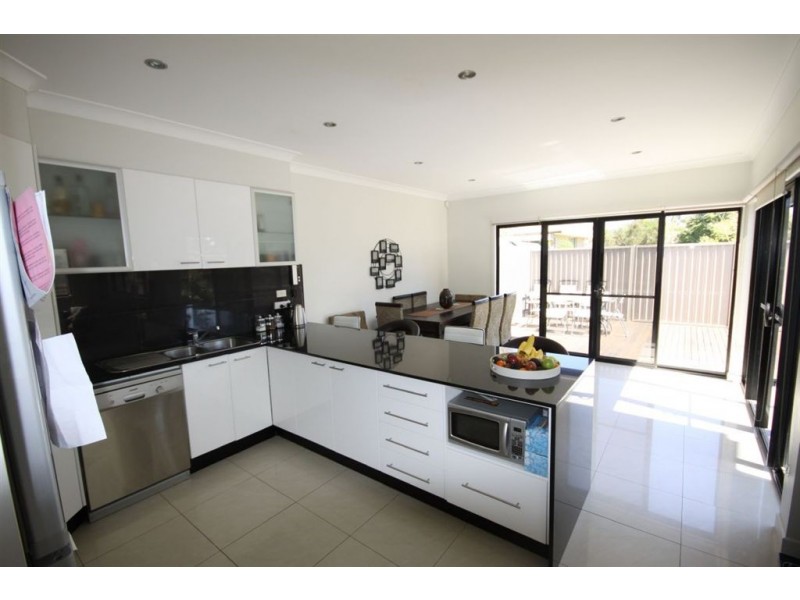 2/40 Bayview Street, Runaway Bay QLD 4216