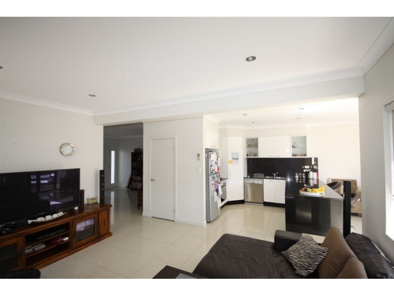 2/40 Bayview Street, Runaway Bay QLD 4216
