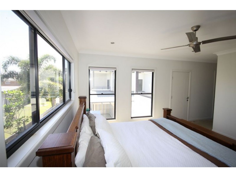 2/40 Bayview Street, Runaway Bay QLD 4216