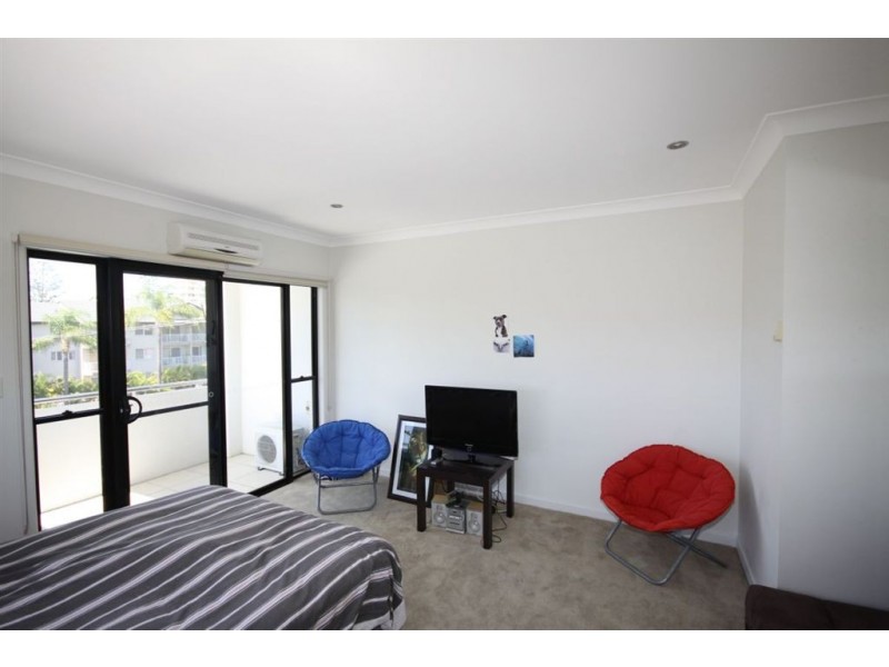2/40 Bayview Street, Runaway Bay QLD 4216