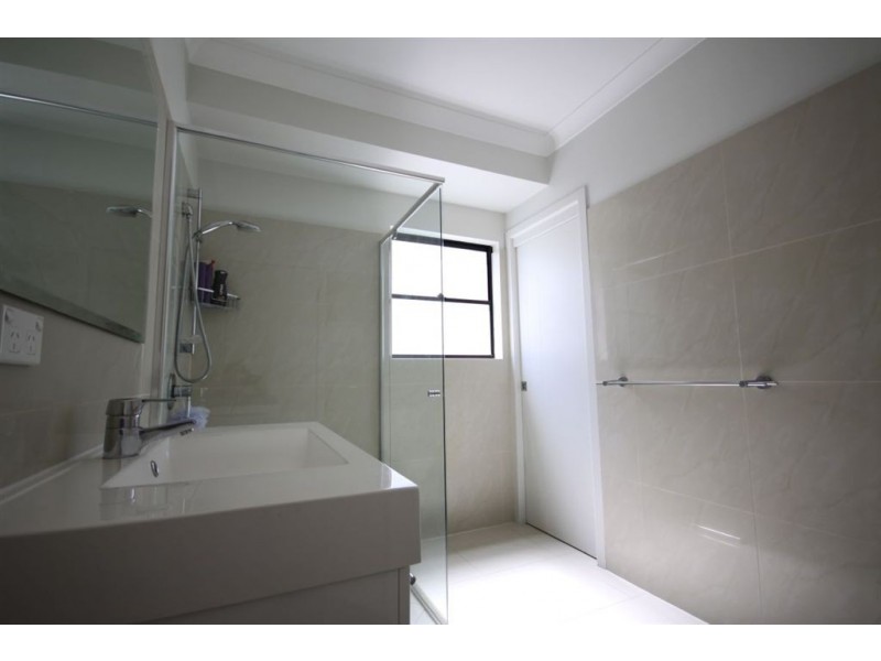 2/40 Bayview Street, Runaway Bay QLD 4216