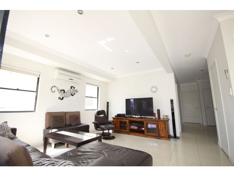 2/40 Bayview Street, Runaway Bay QLD 4216