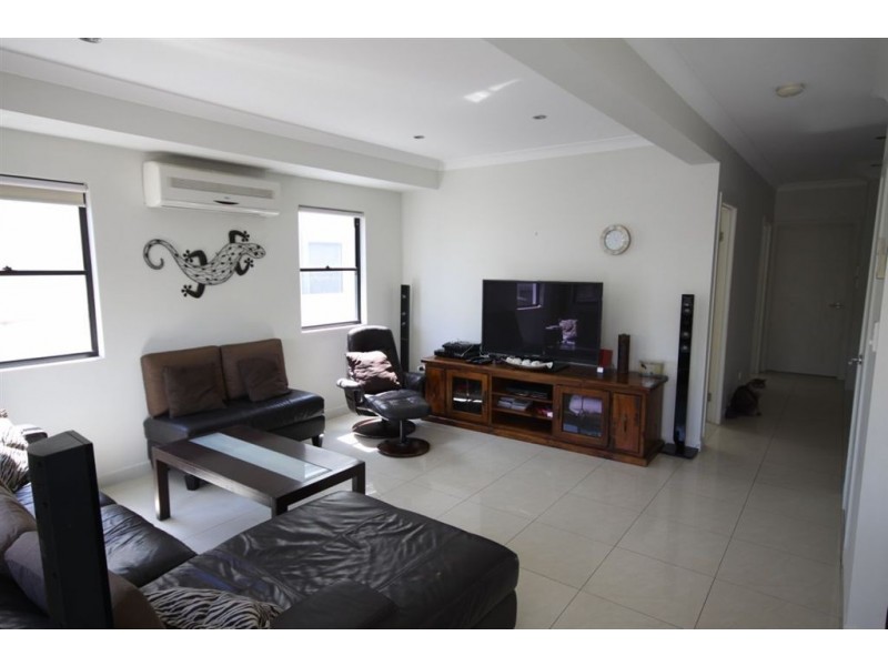 2/40 Bayview Street, Runaway Bay QLD 4216