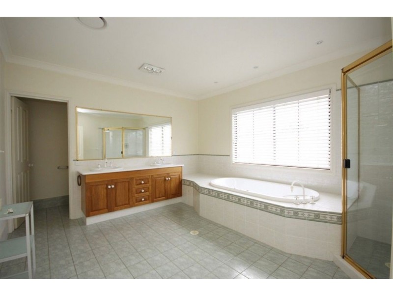 70 Cypress Drive, Broadbeach Waters QLD 4218