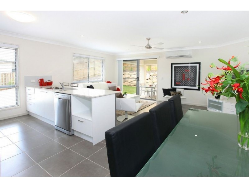 1/4 Morning Sun Court, Maudsland QLD 4210