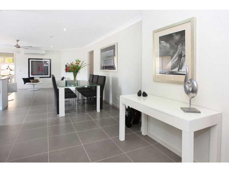 1/4 Morning Sun Court, Maudsland QLD 4210