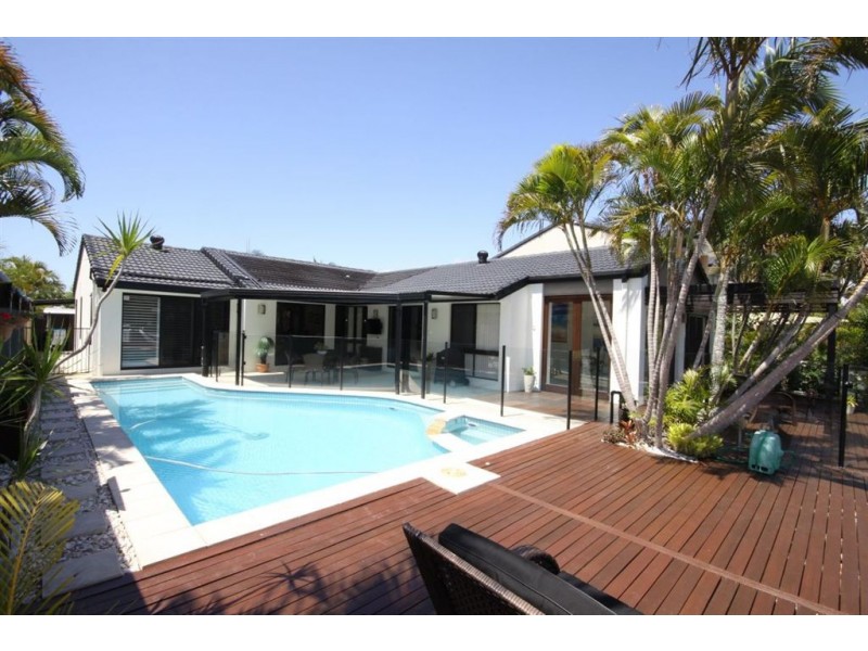 67 Pebble Beach Drive, Runaway Bay QLD 4216