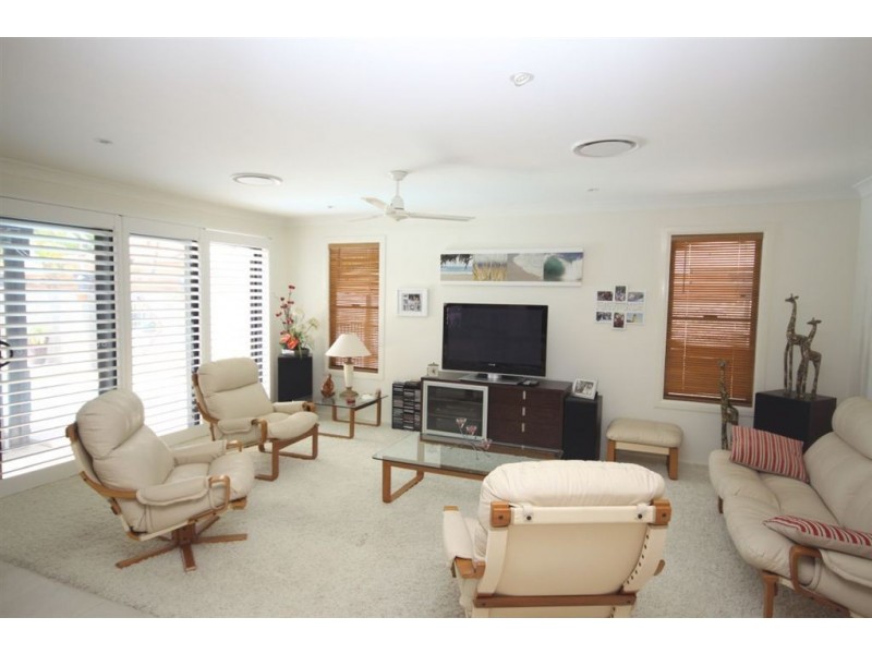 67 Pebble Beach Drive, Runaway Bay QLD 4216