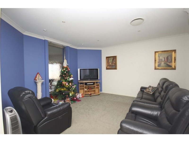 6 Nirvana Court, Runaway Bay QLD 4216