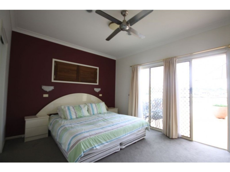 6 Nirvana Court, Runaway Bay QLD 4216