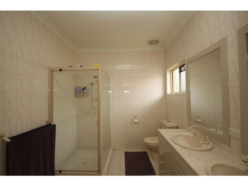 6 Nirvana Court, Runaway Bay QLD 4216