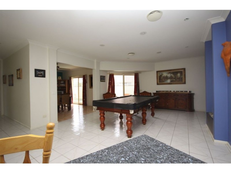 6 Nirvana Court, Runaway Bay QLD 4216