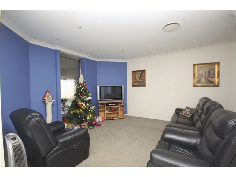 6 Nirvana Court, Runaway Bay QLD 4216