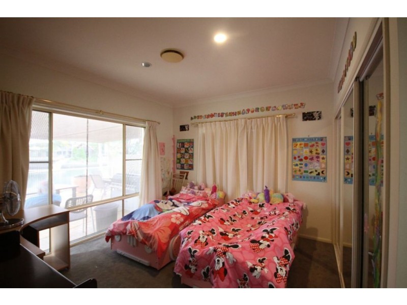 6 Nirvana Court, Runaway Bay QLD 4216