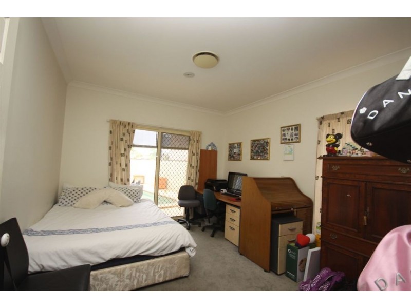 6 Nirvana Court, Runaway Bay QLD 4216