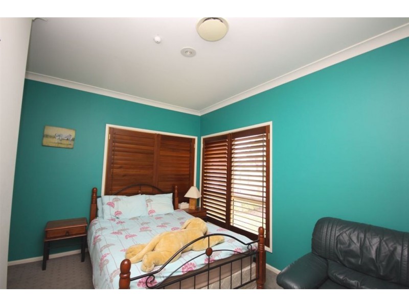 6 Nirvana Court, Runaway Bay QLD 4216