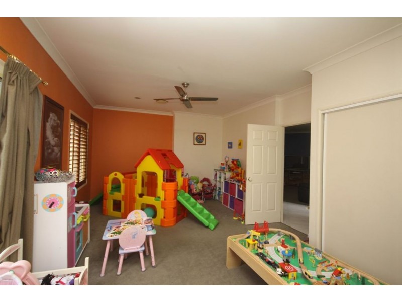 6 Nirvana Court, Runaway Bay QLD 4216