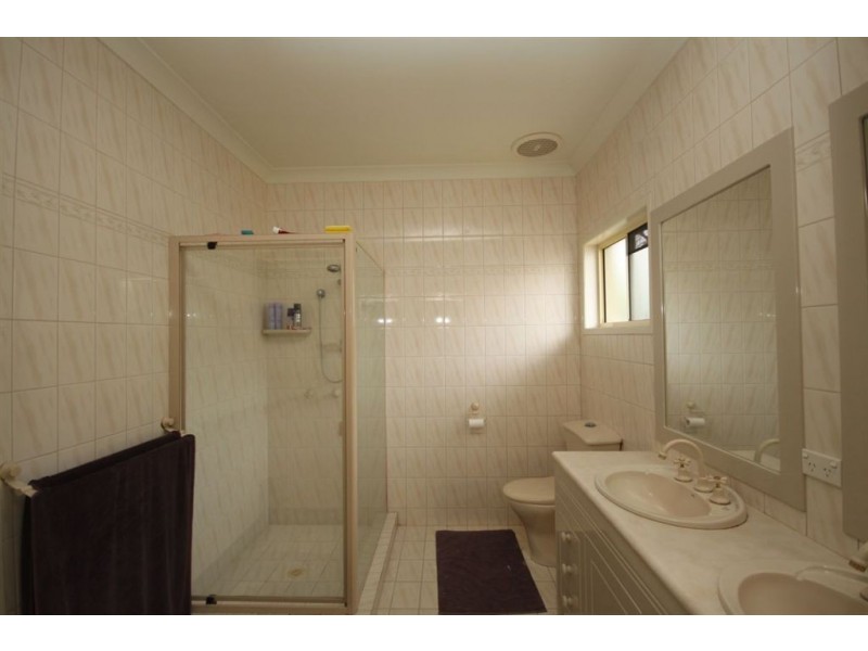 6 Nirvana Court, Runaway Bay QLD 4216