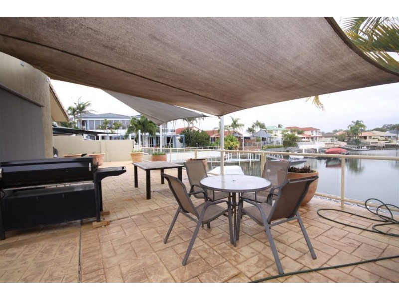 6 Nirvana Court, Runaway Bay QLD 4216