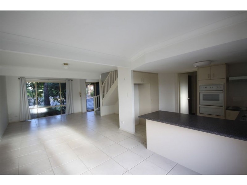 4/482 Pine Ridge Road, Coombabah QLD 4216