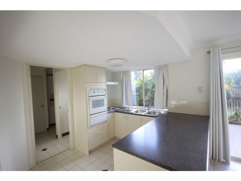 4/482 Pine Ridge Road, Coombabah QLD 4216