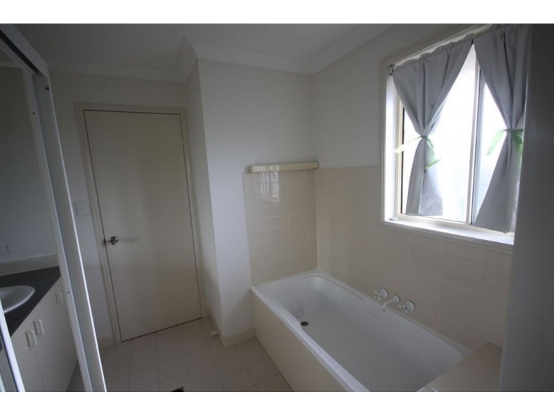 4/482 Pine Ridge Road, Coombabah QLD 4216