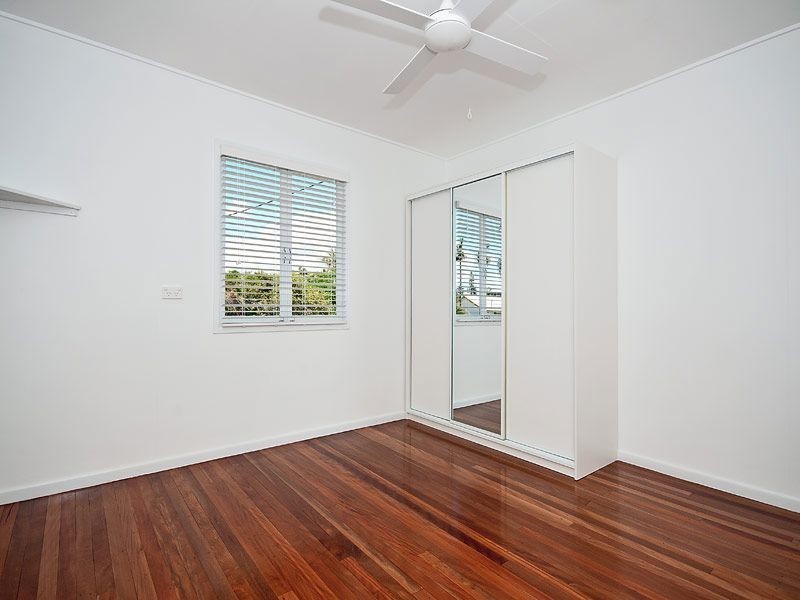 19 Broadwater Street, Runaway Bay QLD 4216