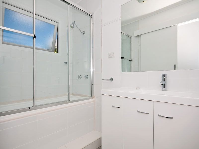 19 Broadwater Street, Runaway Bay QLD 4216