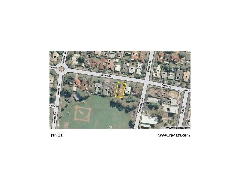 24 Bruce Avenue, Paradise Point QLD 4216