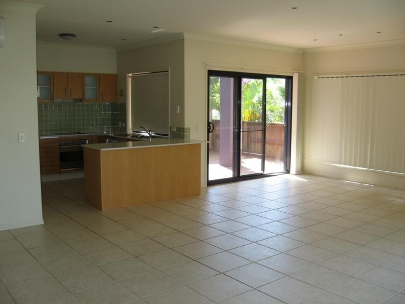 1/62 Imperial Parade, Labrador QLD 4215