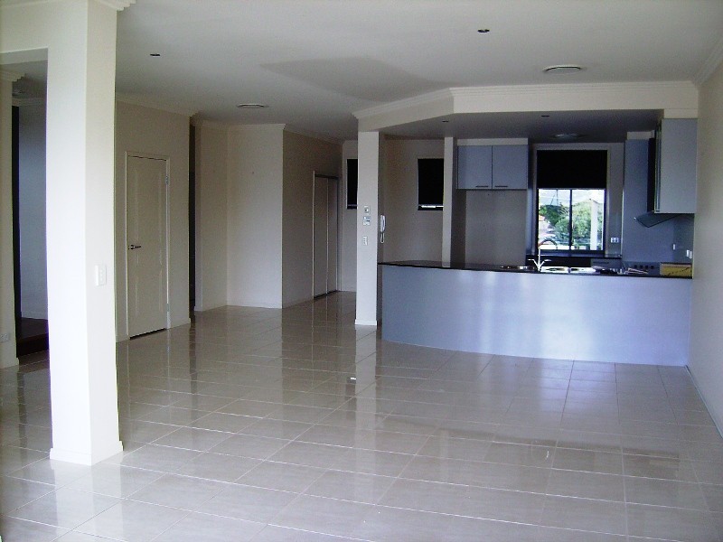 2/85 Bayview Street, Runaway Bay QLD 4216