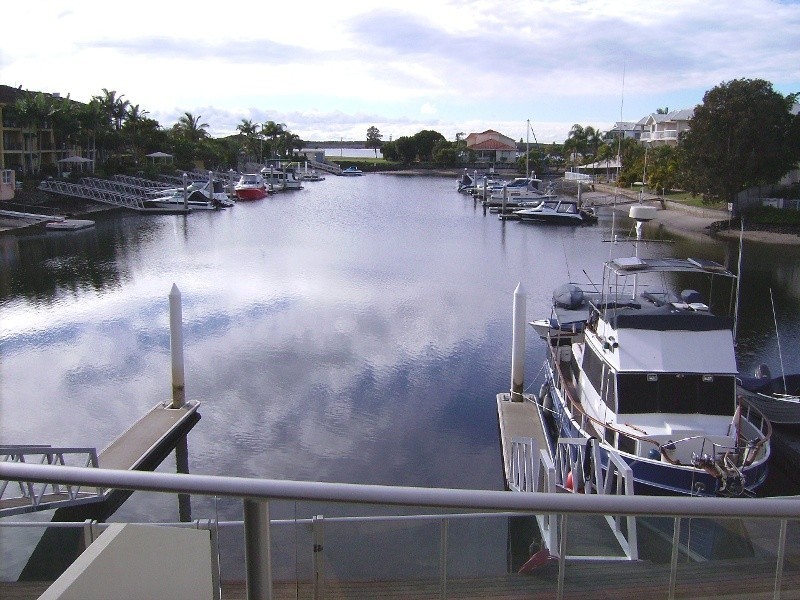 2/85 Bayview Street, Runaway Bay QLD 4216