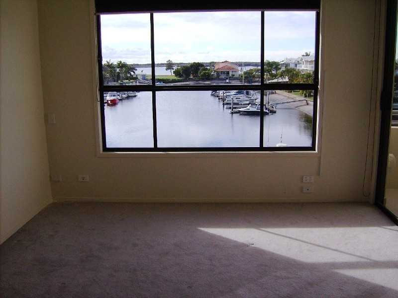 2/85 Bayview Street, Runaway Bay QLD 4216
