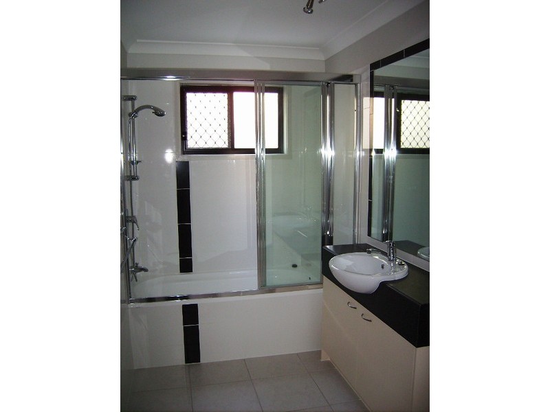 35 Harley Street, Labrador QLD 4215