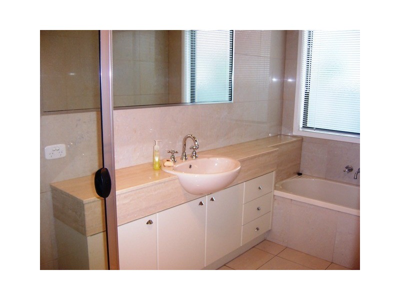25 Hayward Ave, Cashmere QLD 4500