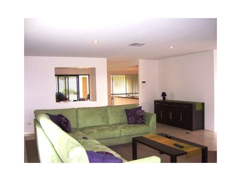 25 Hayward Ave, Cashmere QLD 4500