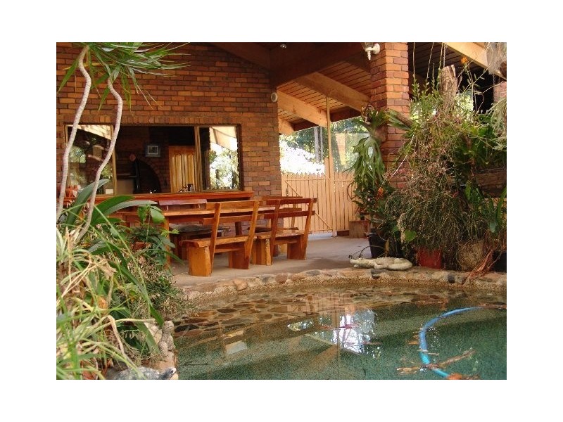 965 Mt Glorious Rd, Samford QLD 4520