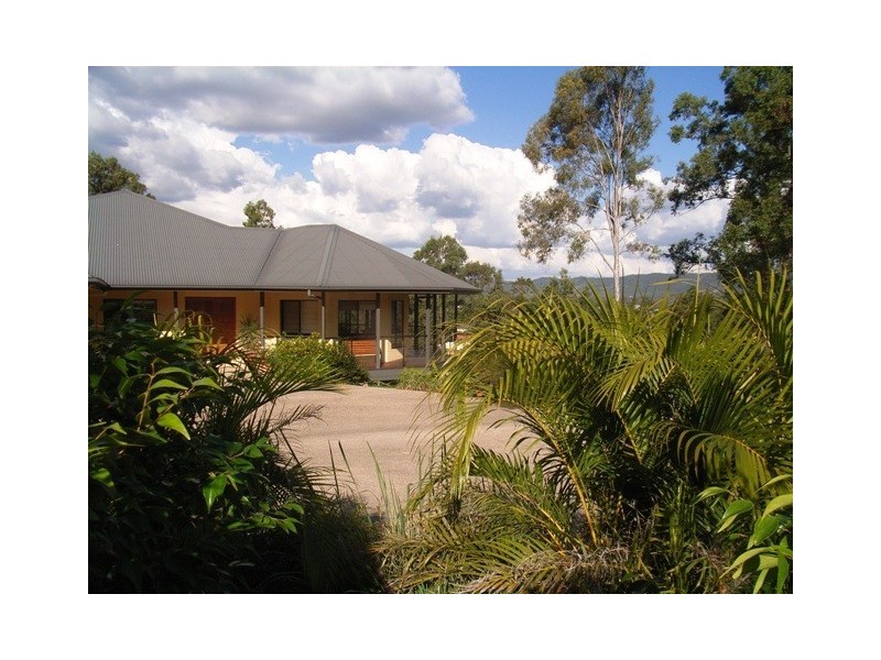 10 Equestrian Crt, Samford QLD 4520