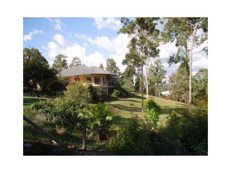 10 Equestrian Crt, Samford QLD 4520