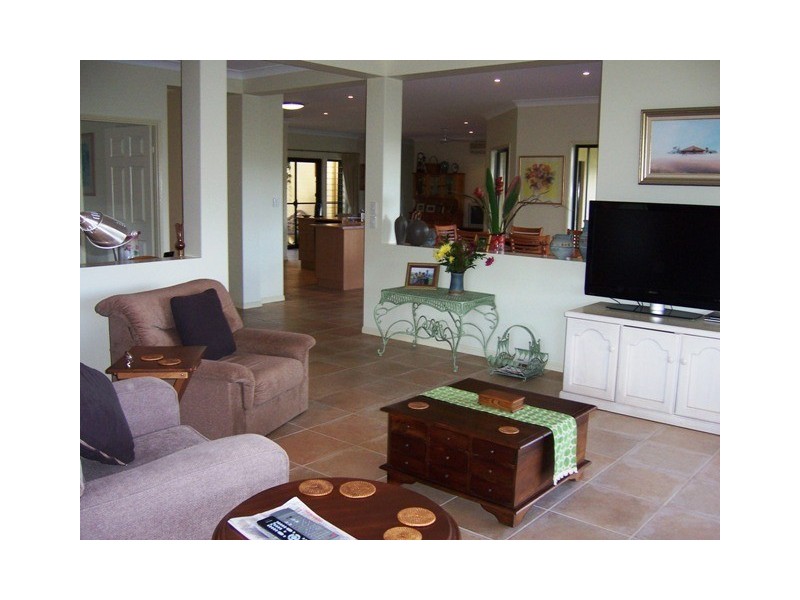 10 Equestrian Crt, Samford QLD 4520