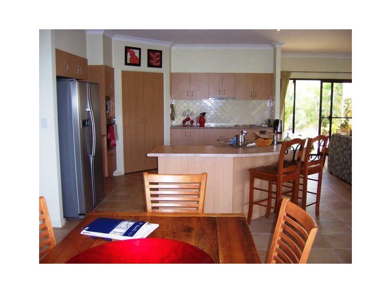 10 Equestrian Crt, Samford QLD 4520